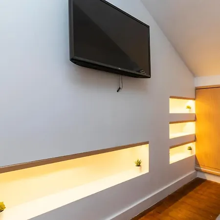 Apartment Historical Alfama, Building Top, 5mn To Train And Subway *