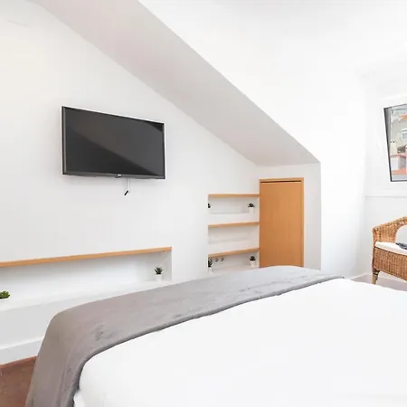 Historical Alfama, Building Top, 5mn To Train And Subway Apartment