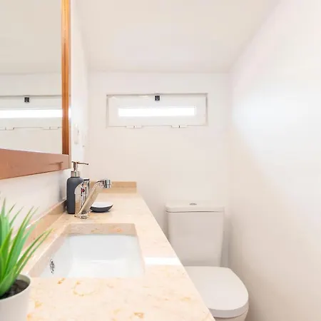 Historical Alfama, Building Top, 5mn To Train And Subway Lisboa